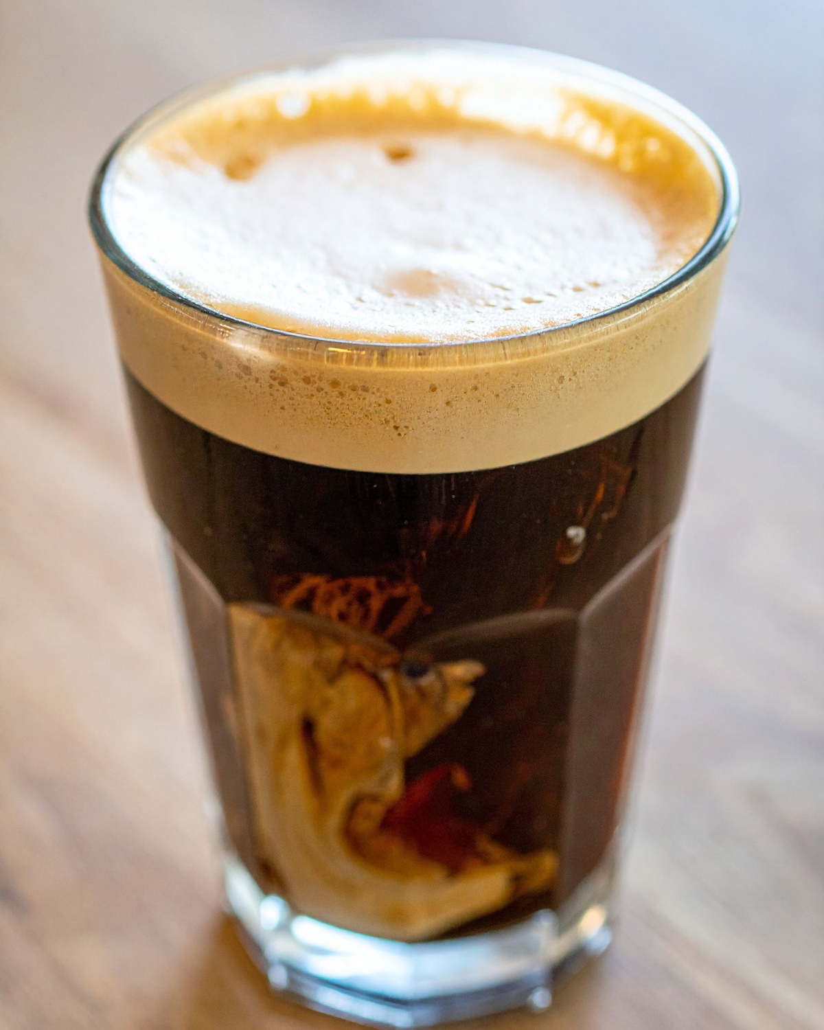 cold brew vs iced coffee – smooth cold brew coffee in glass with ice